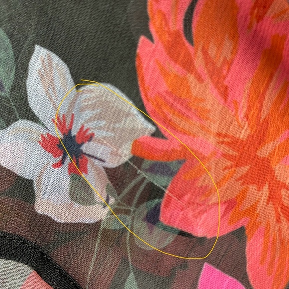 Womenʻs Black Floral Flirty Skort Size Small - Picture 5 of 6